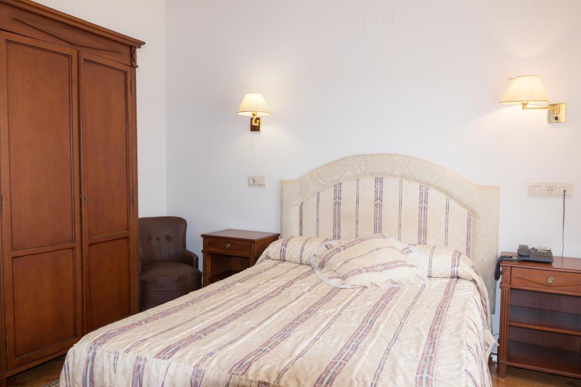 Hotel Avenida III Villadangos del Paramo Bilik gambar