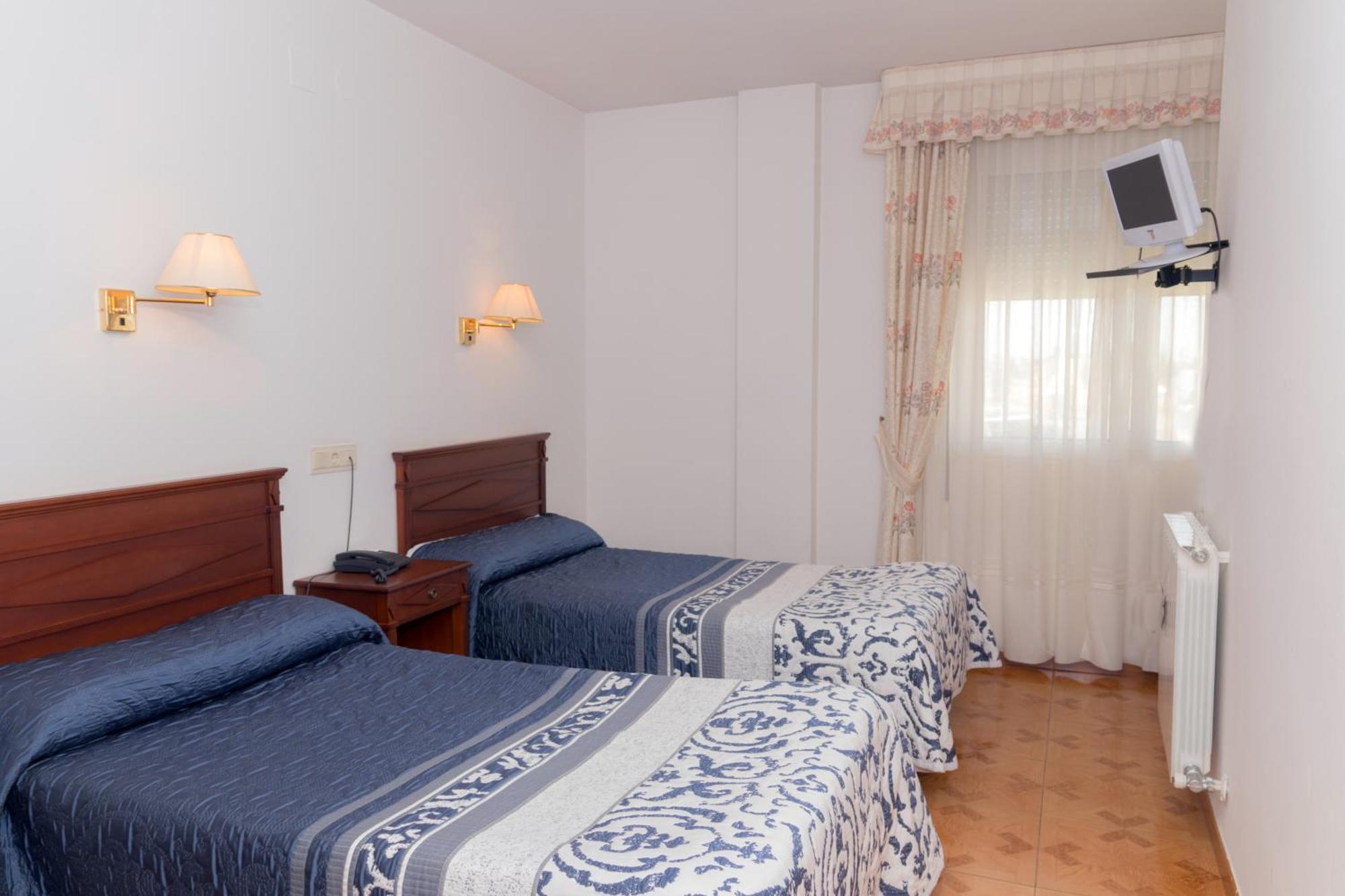 Hotel Avenida III Villadangos del Paramo Bilik gambar