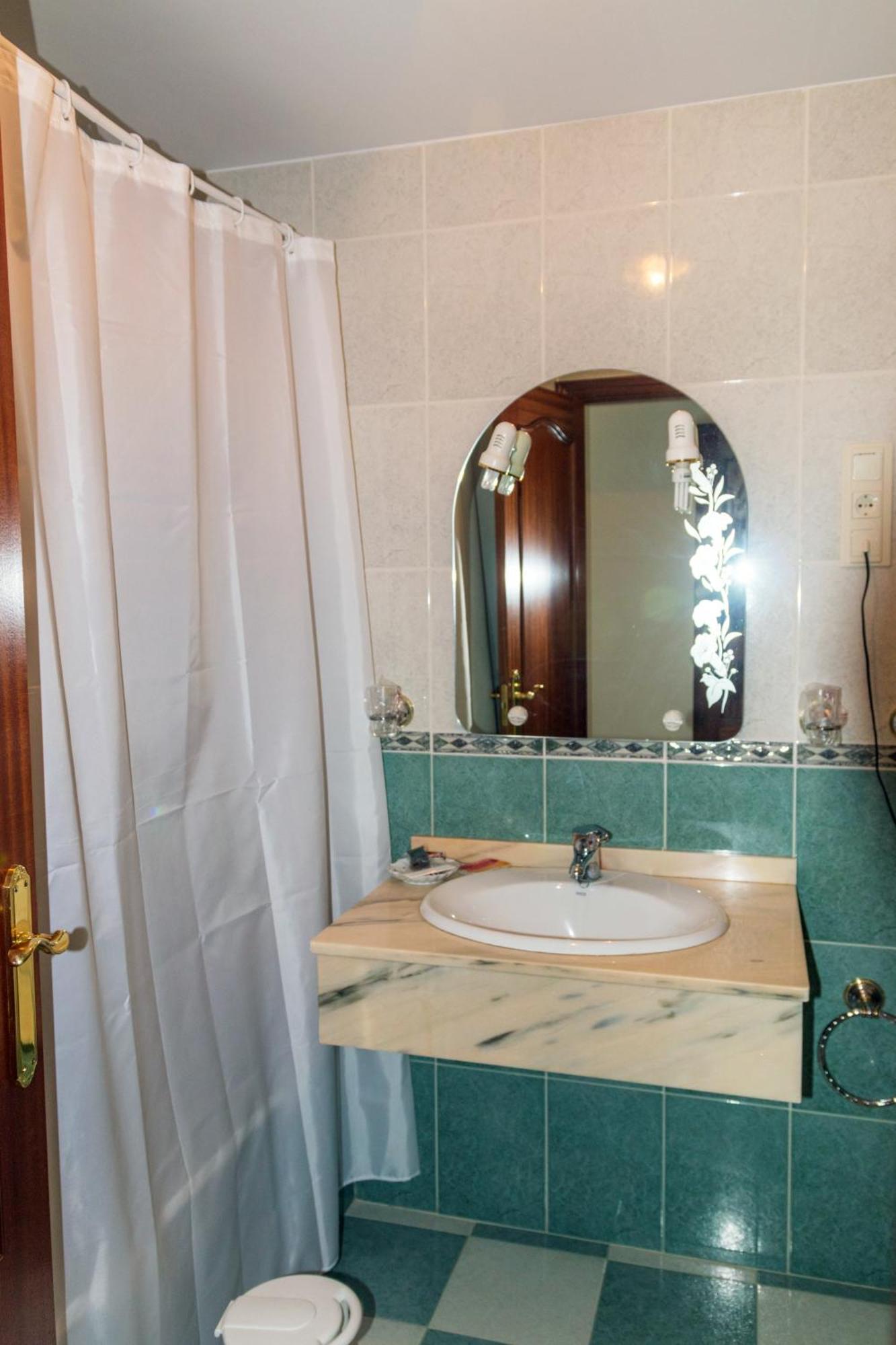Hotel Avenida III Villadangos del Paramo Bilik gambar